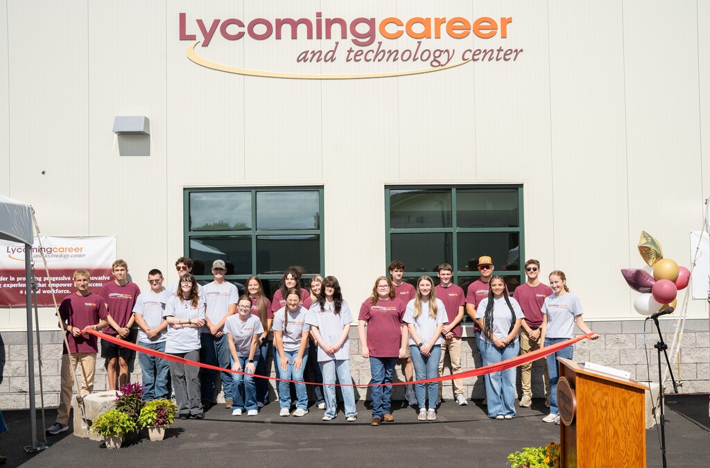 students at ribbon cutting