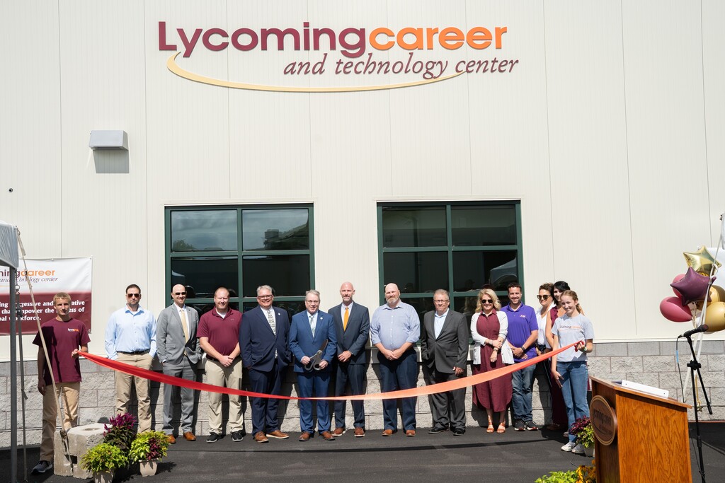 JOC members ribbon cutting event