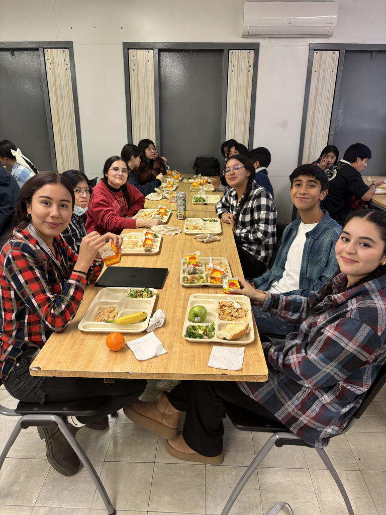 Students dressed as lumberjacks 🌲 Next stop: flannel fashion week!