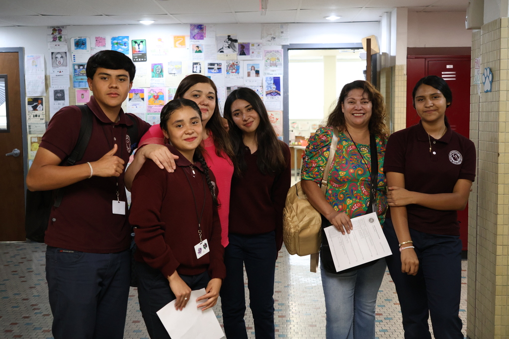 Grateful for all the parents who showed up for conferences! When we work together, our students succeed. 💙📚 Agradecidos con todas las familias que asistieron a las conferencias. ¡Cuando trabajamos juntos, nuestros estudiantes tienen éxito! 💙📚