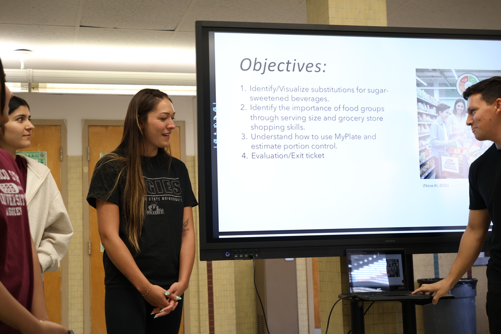 Our juniors took a step toward a healthier future with a presentation from NMSU on making smart food choices! 🥗🍎 Learning how to fuel their bodies today sets the foundation for a stronger tomorrow. #SmartChoicesStartNow #HealthyHabits #StudentSuccess
