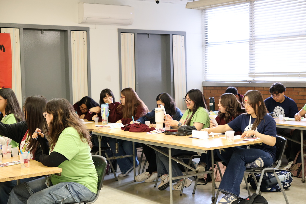 Our juniors took a step toward a healthier future with a presentation from NMSU on making smart food choices! 🥗🍎 Learning how to fuel their bodies today sets the foundation for a stronger tomorrow. #SmartChoicesStartNow #HealthyHabits #StudentSuccess