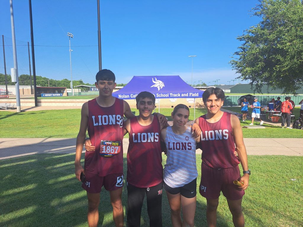 So proud of this team and everything they accomplished this season! 🏅 State Track Recap: • Fernando Manriquez — 3rd in State (800m) & 4th in State (400m) • Jose Luis Dionicio — 6th in State (800m) • Girls 4x400 Relay — 8th in State • Boys 4x400 Relay — 5th in State Proud of our athletes, coaches, and everyone who helped make this year unforgettable! 💙🏃♂️🏃♀️