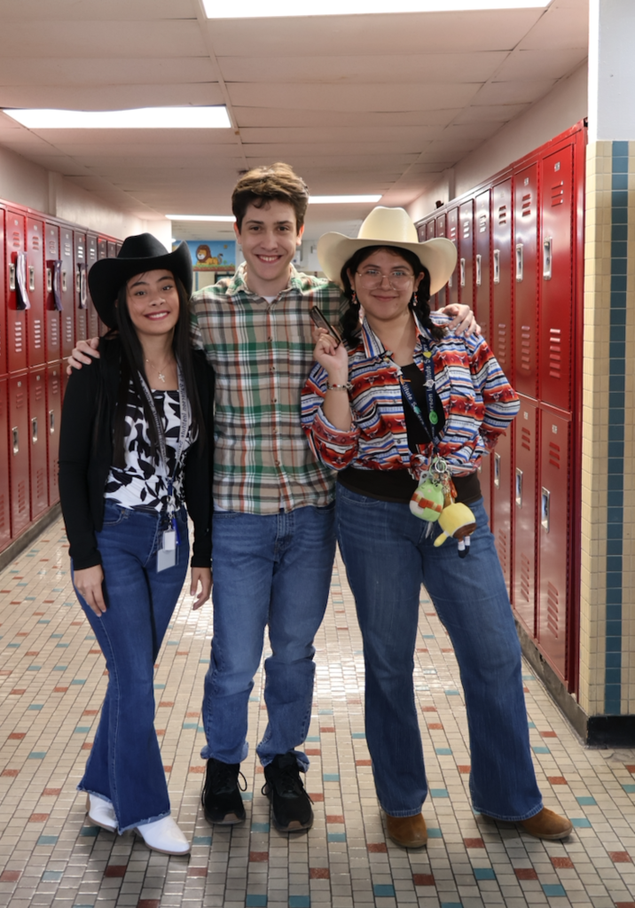Saddle up seniors… graduation is ridin’ into town 🤎🐴