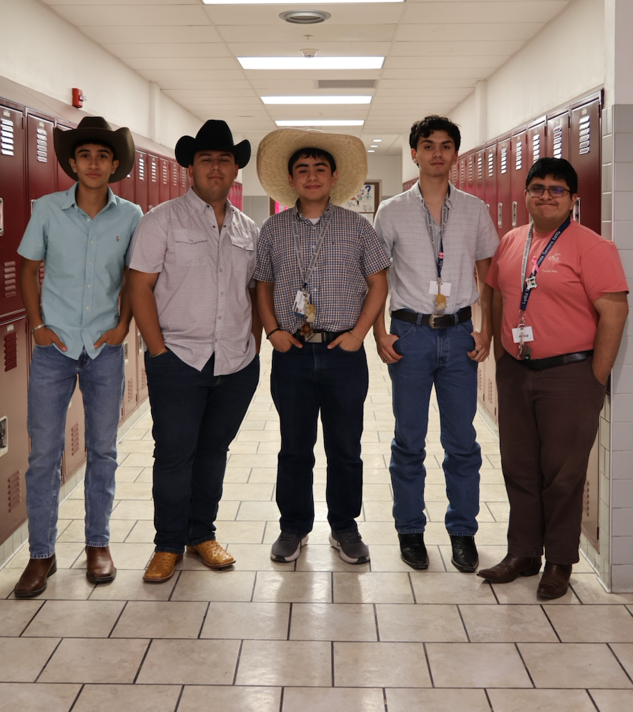 Saddle up seniors… graduation is ridin’ into town 🤎🐴