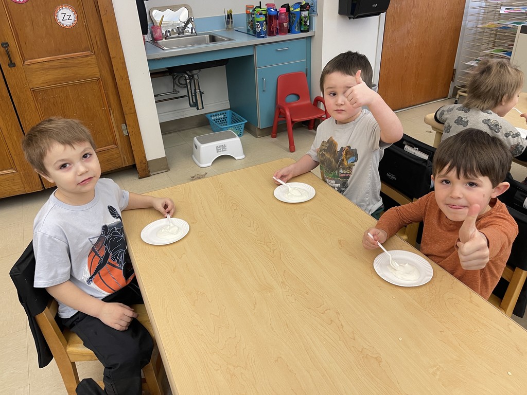 students eating ice cream and giving thumbs up