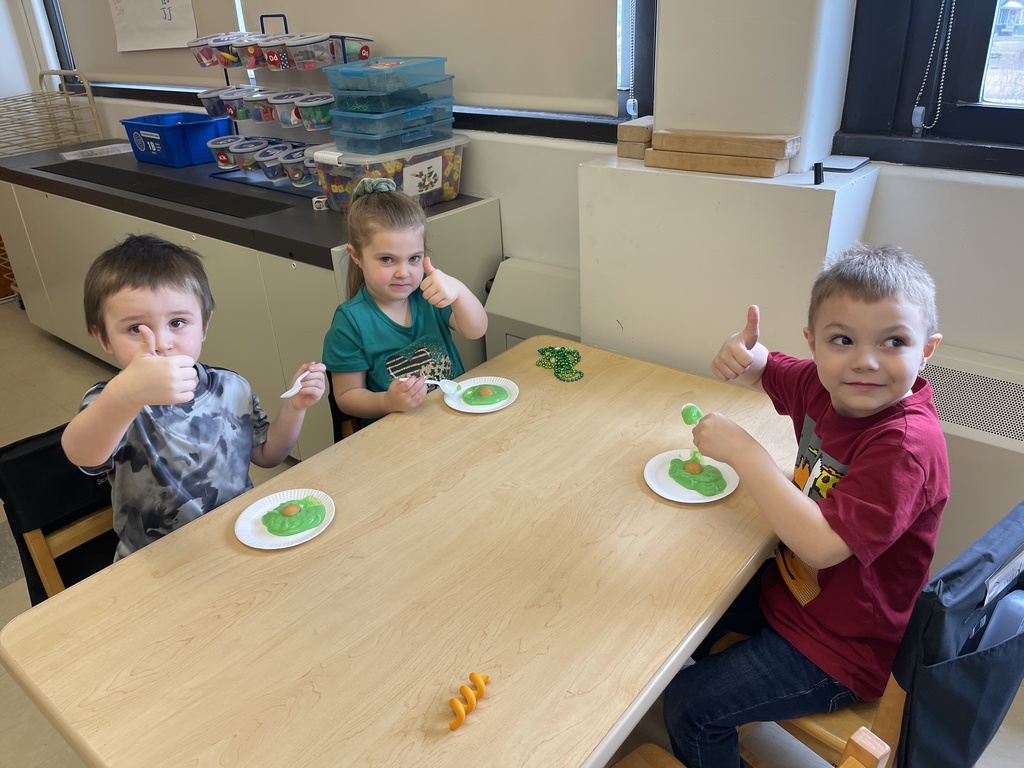 students eating food at tables