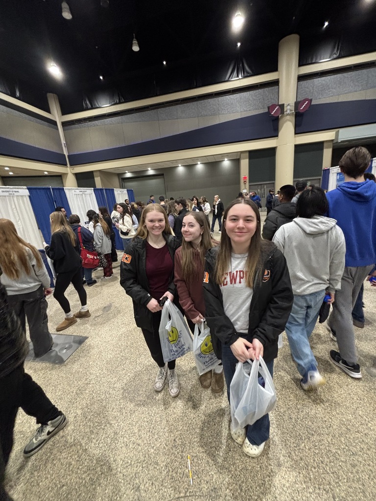 students at a college fair