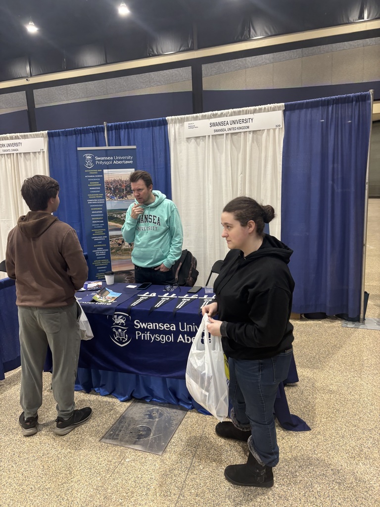 students at a college fair