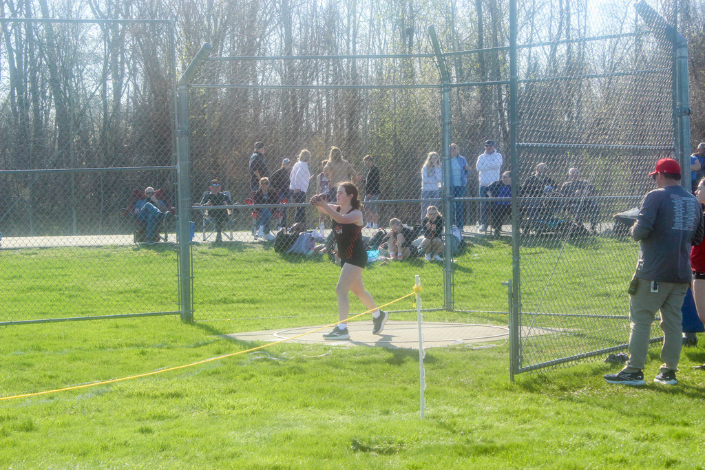 girl throwing disc