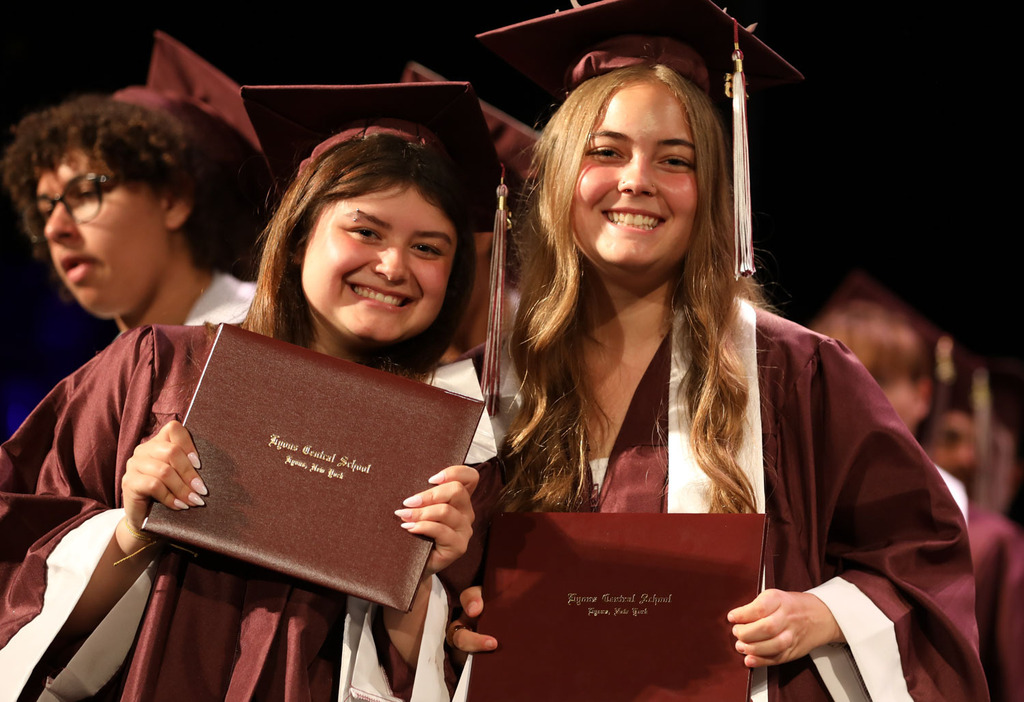 seniors with diplomas
