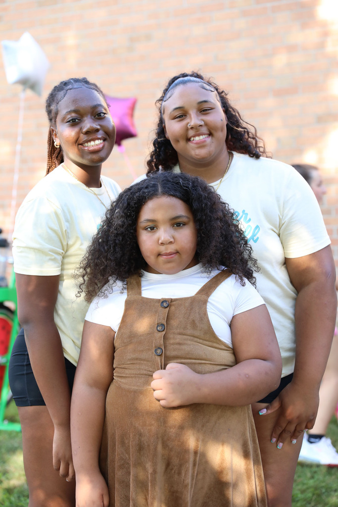 three girls posing at summer jam