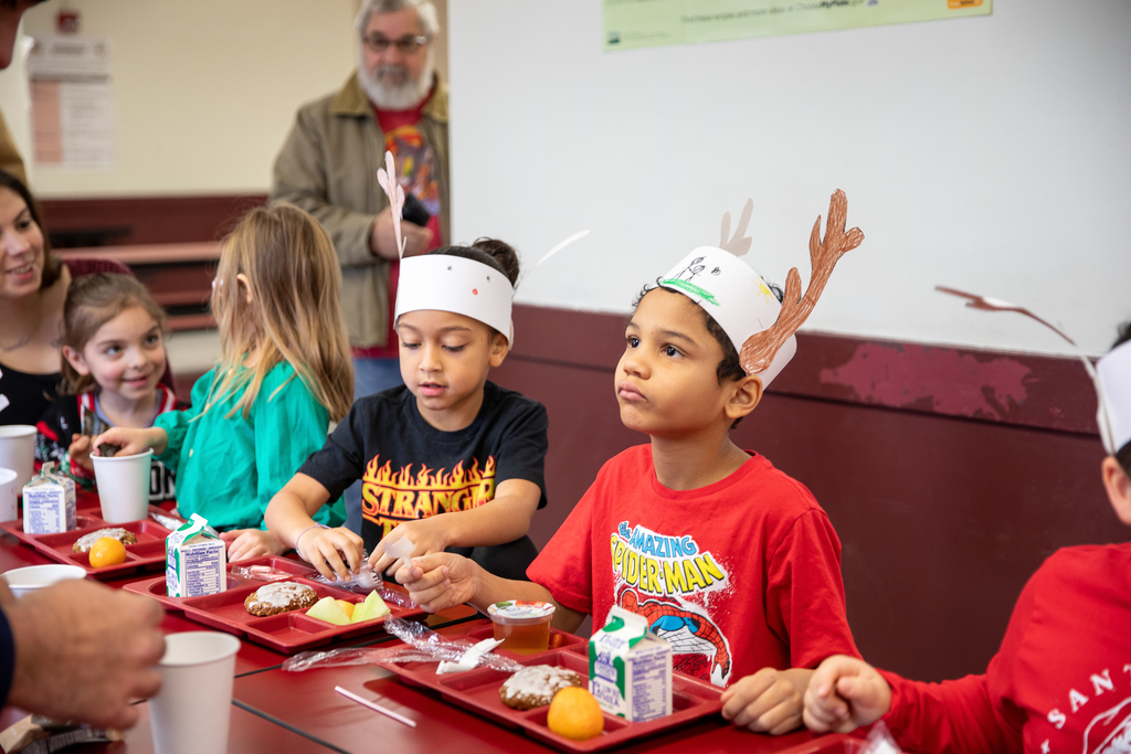 kids eat breakfast
