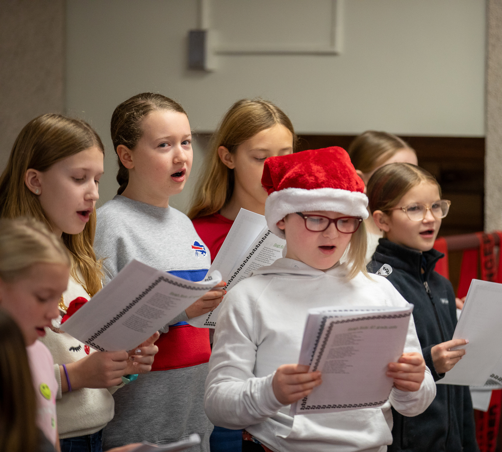 chorus singing carols