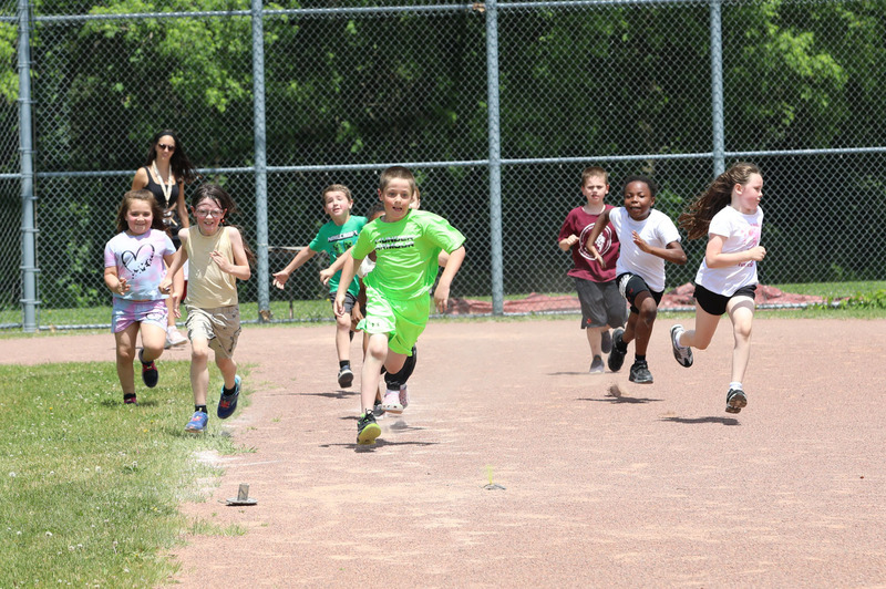 students racing