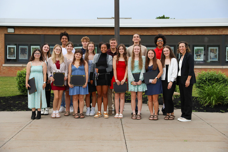 class photo of seniors