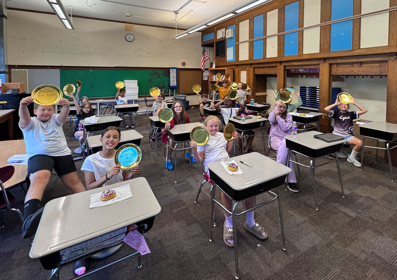 class with paper plate award