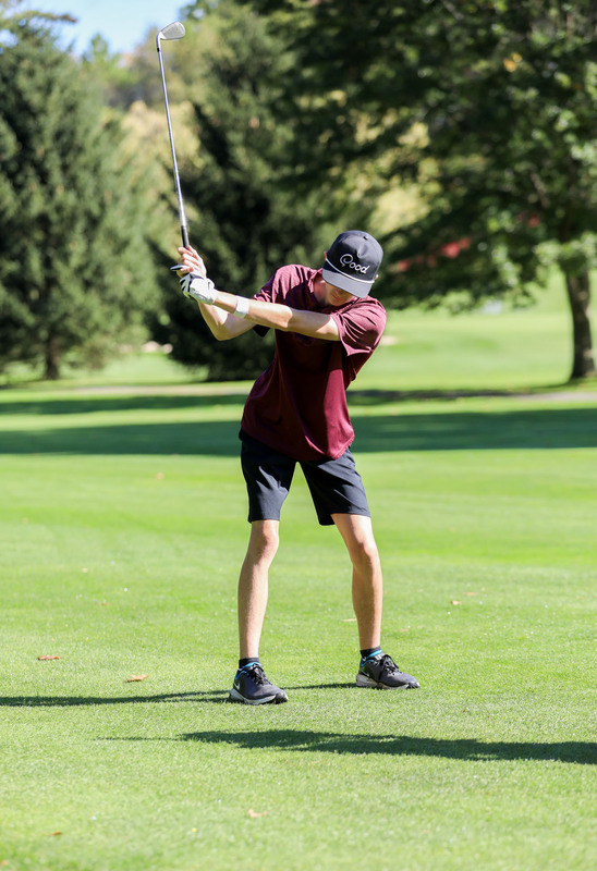 bryce mcdonald golfing on green