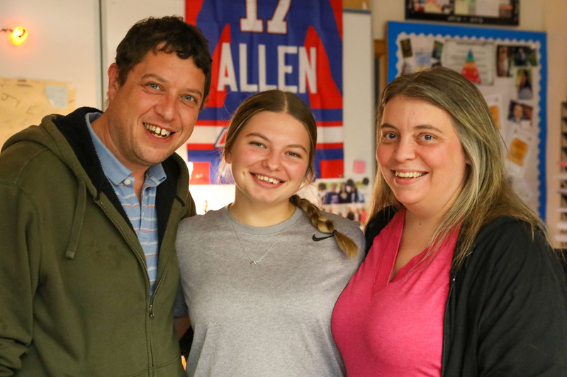 student with her parents