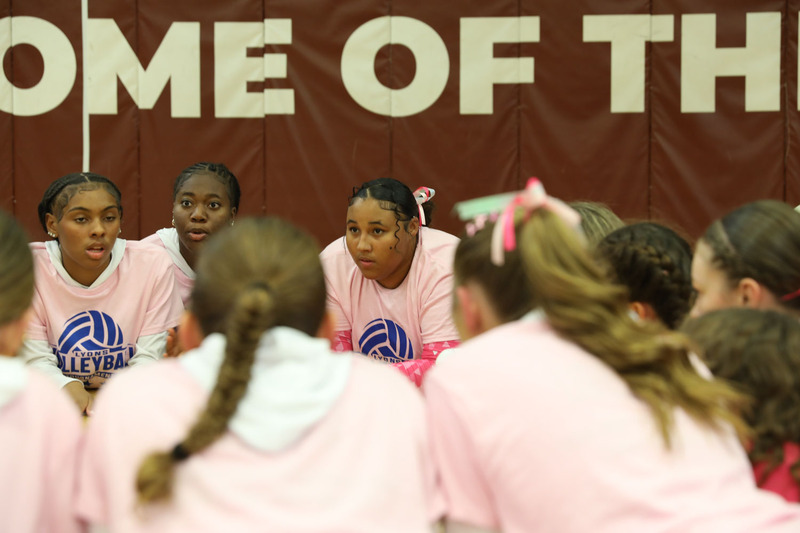 volleyball player in huddle