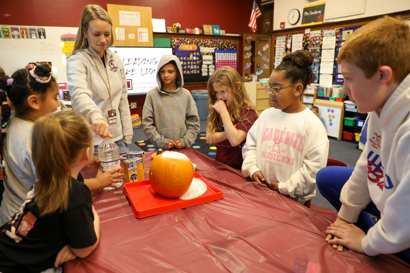 group doing pumpkin experiment