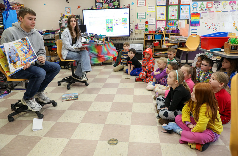 reading to elementary students