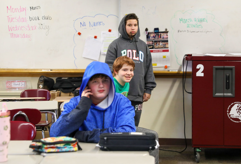 students reviewing in english