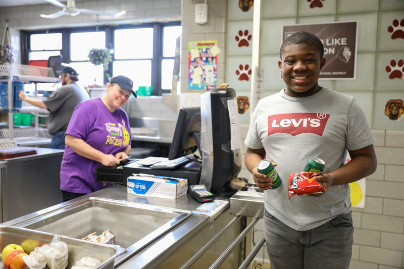 Middle High School Lunch team serving