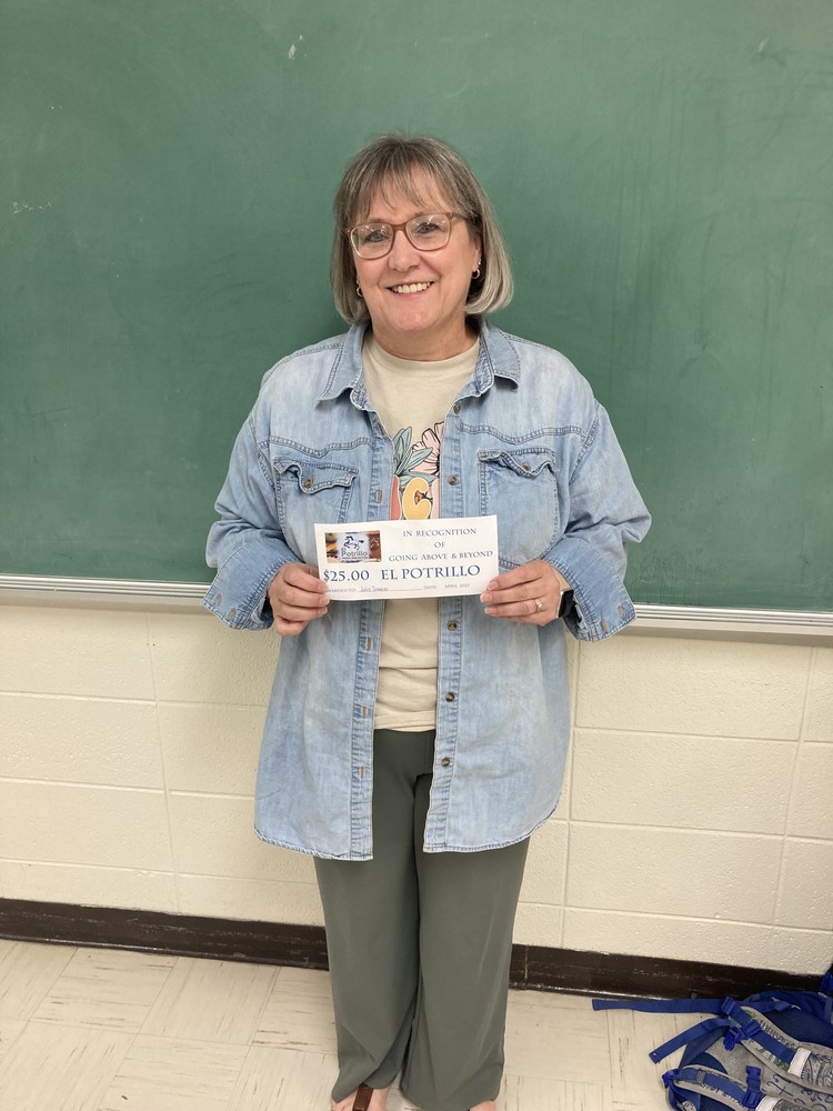 Julie Tommer with gift certificate