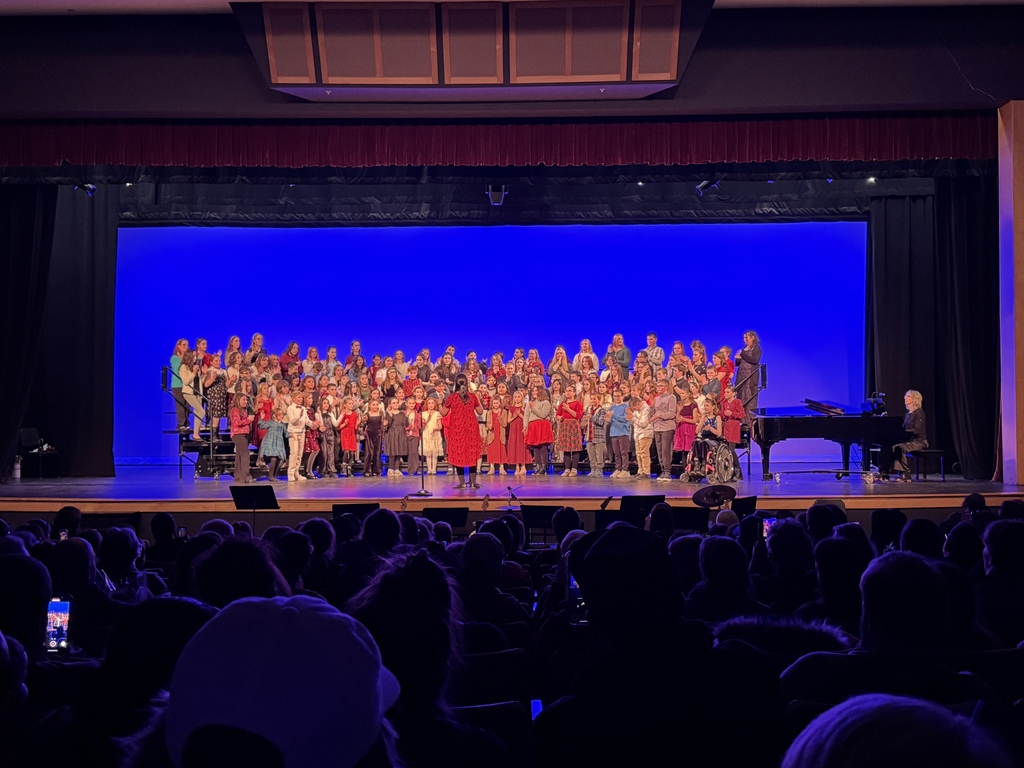 picture of the student chorus. 