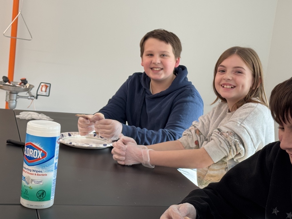 students in science lab to dissect chicken wings, learning how muscles are attached to the skeletal system