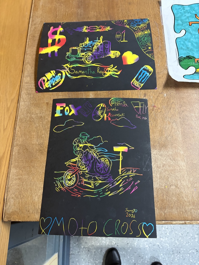 students working on art.