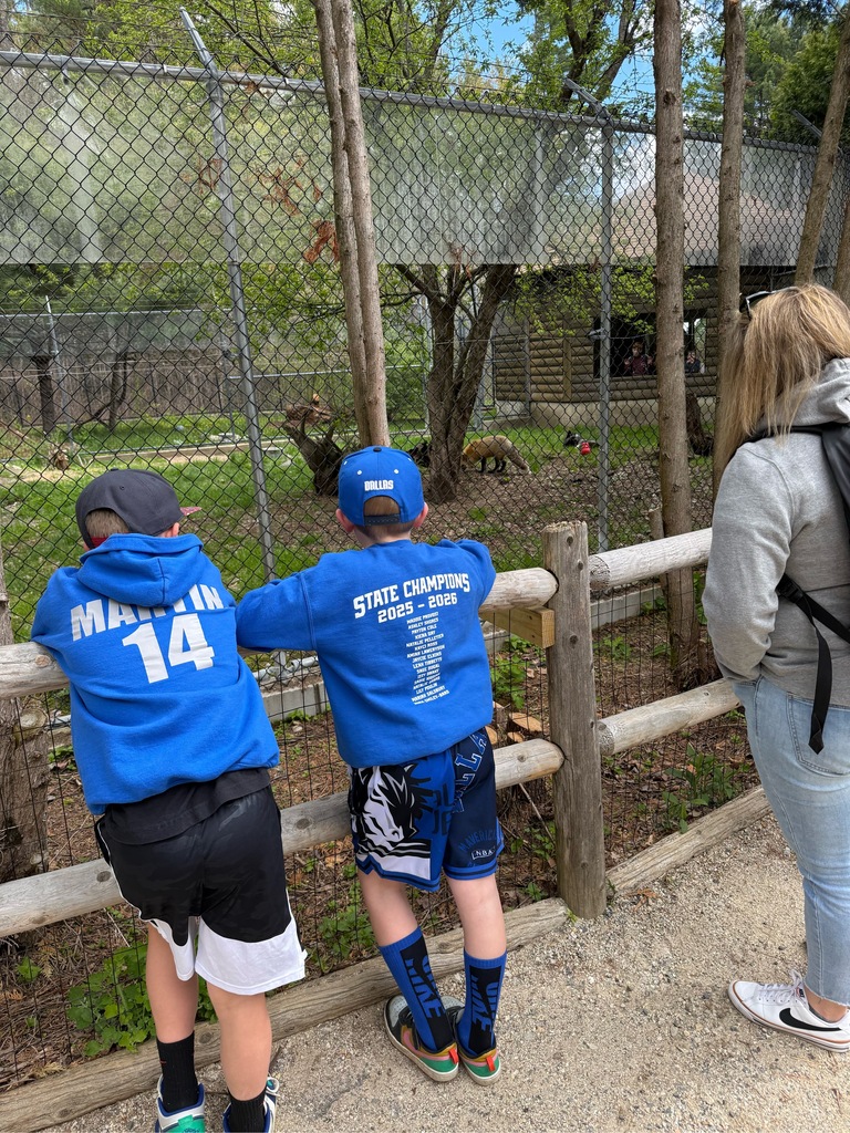 students posing for a picture at the Maine Wildlife park