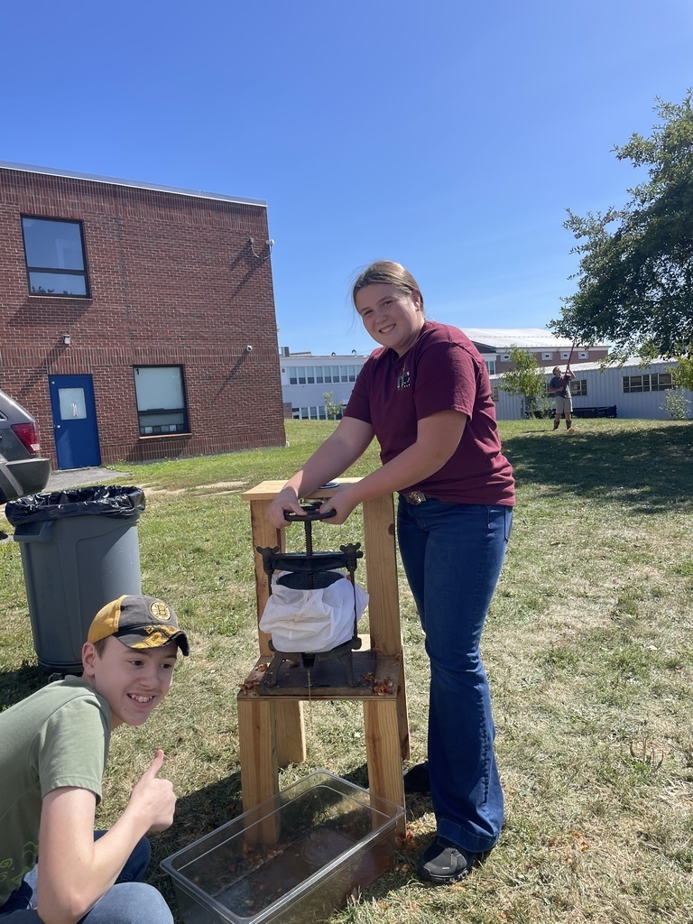 LJHS Students pressing apples