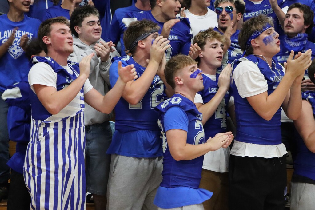 Football players wearing jerseys cheering