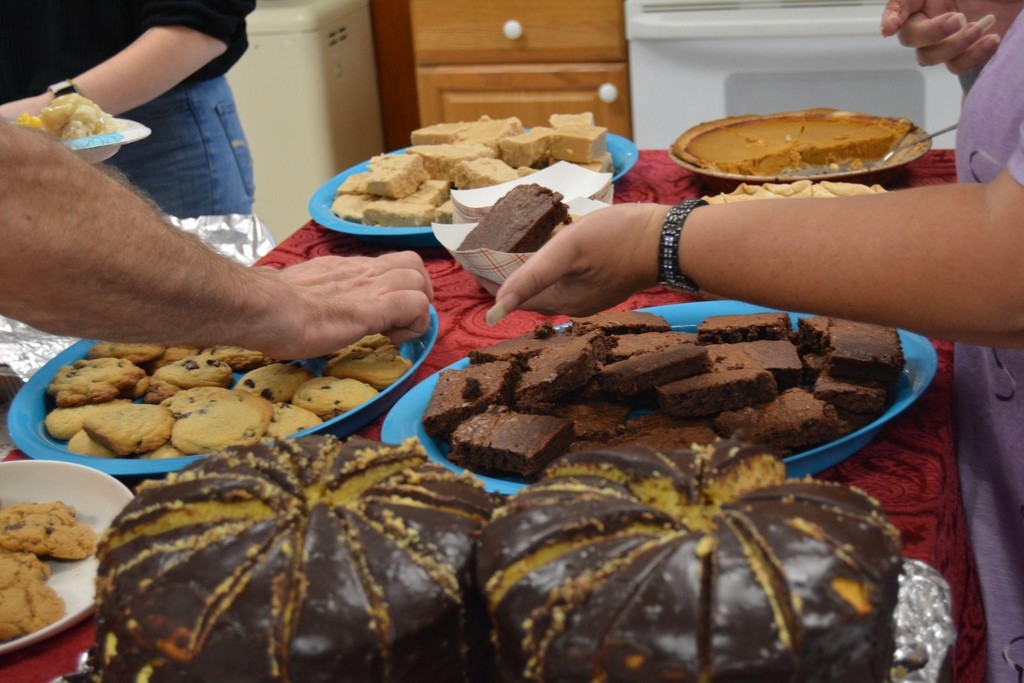 Students preparing a Thanksgiving meal at school.