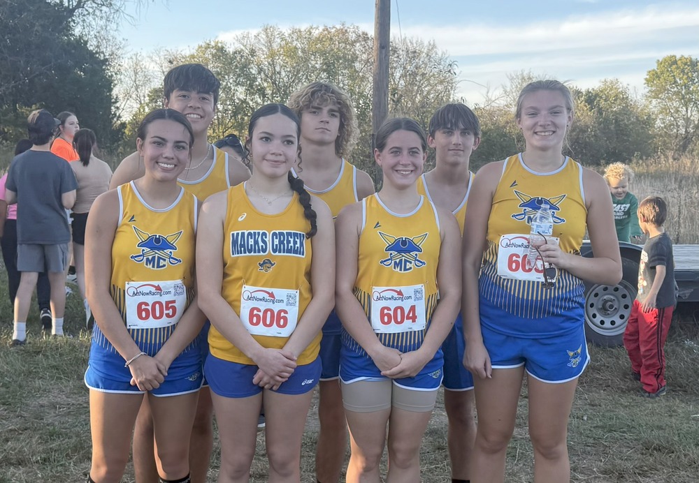 XC athletes pose for photos at Humansville Tourney