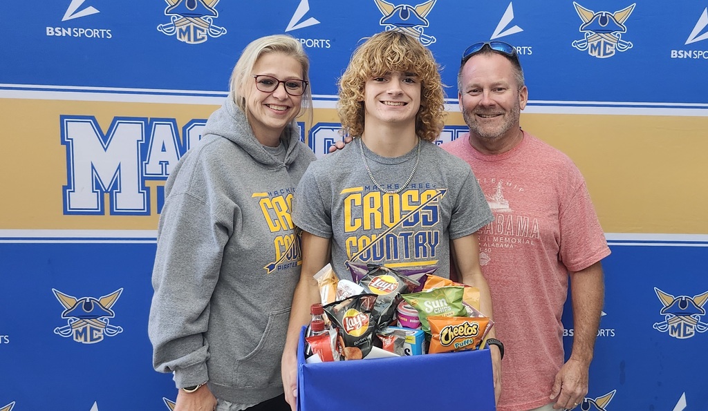 Carter and his parents pose before leaving for State