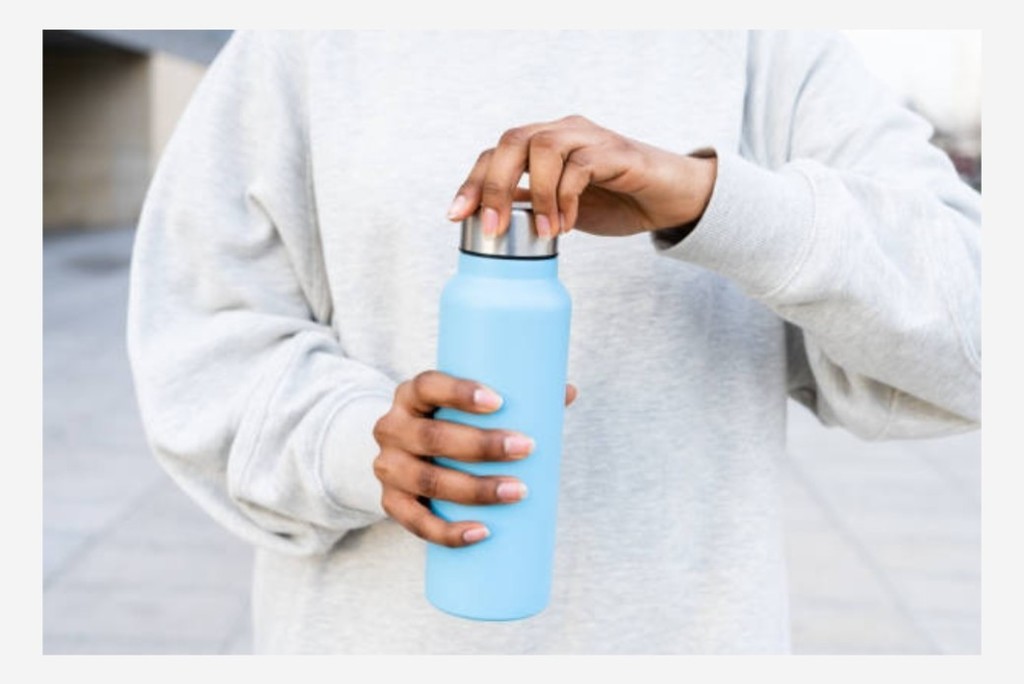 Refillable water bottle 