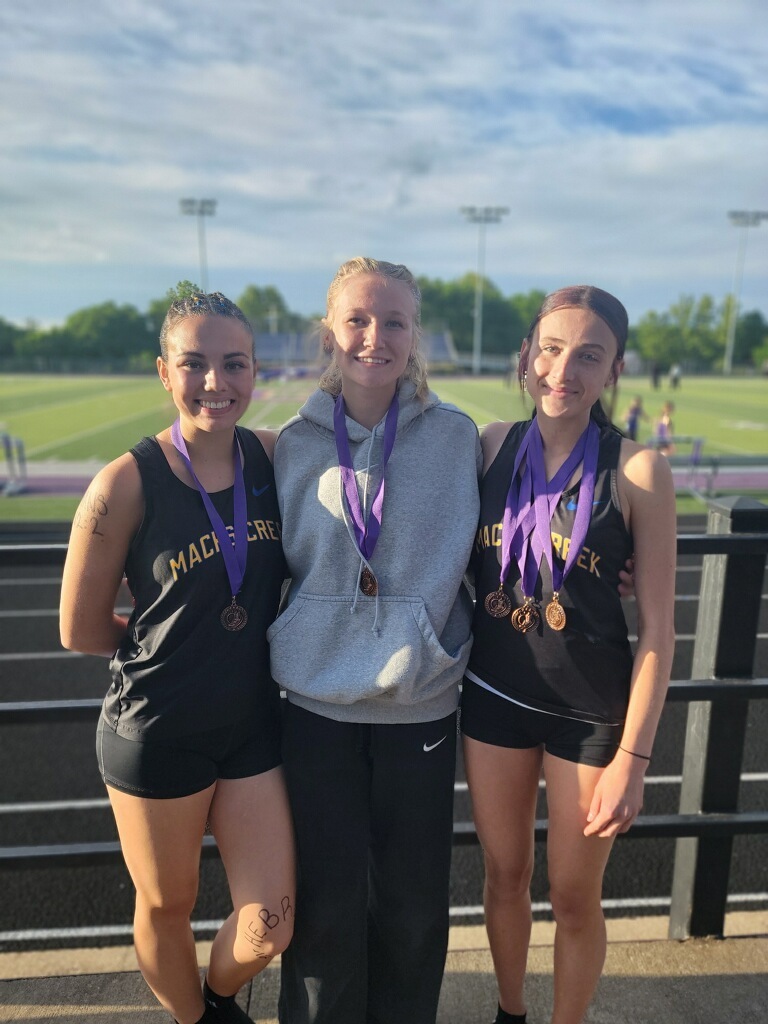 Izzy, Stella and Kloe pose for a photo 
