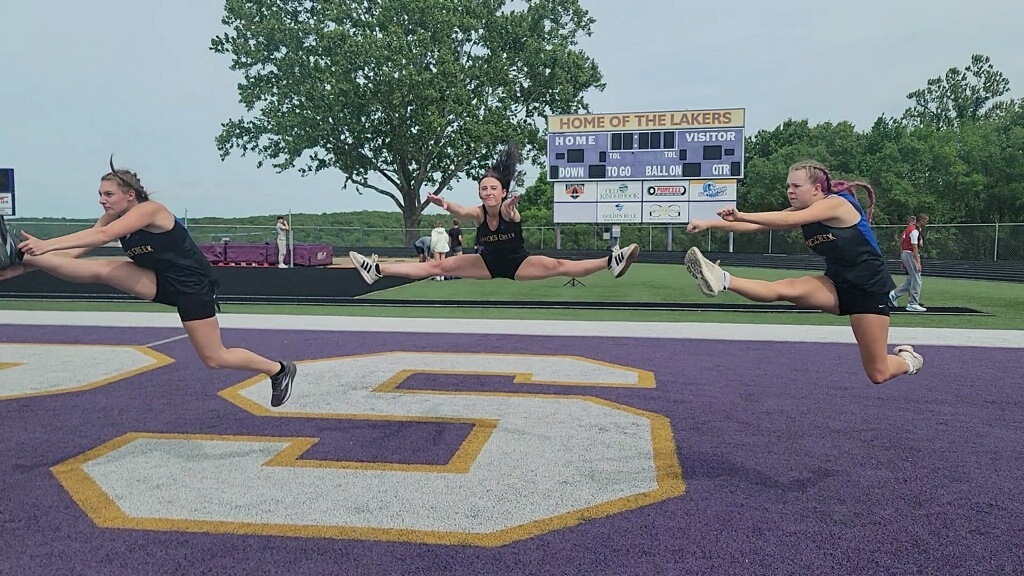 Bailey, Kloe and Maddie Warm up