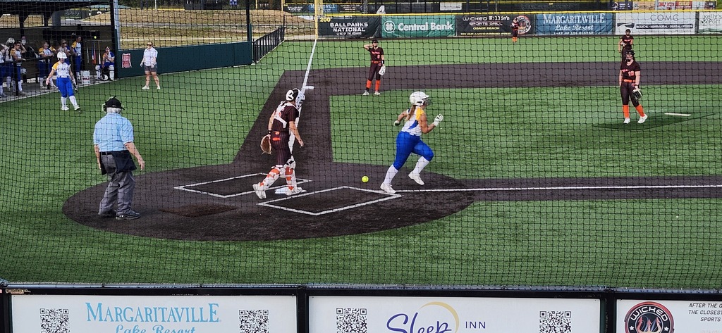 Lady Pirates had a great AB during the bottom of the 6th.