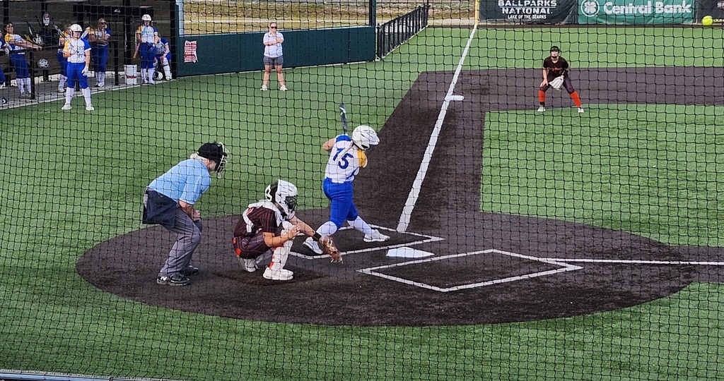 Lady Pirates had a great AB during the bottom of the 6th.