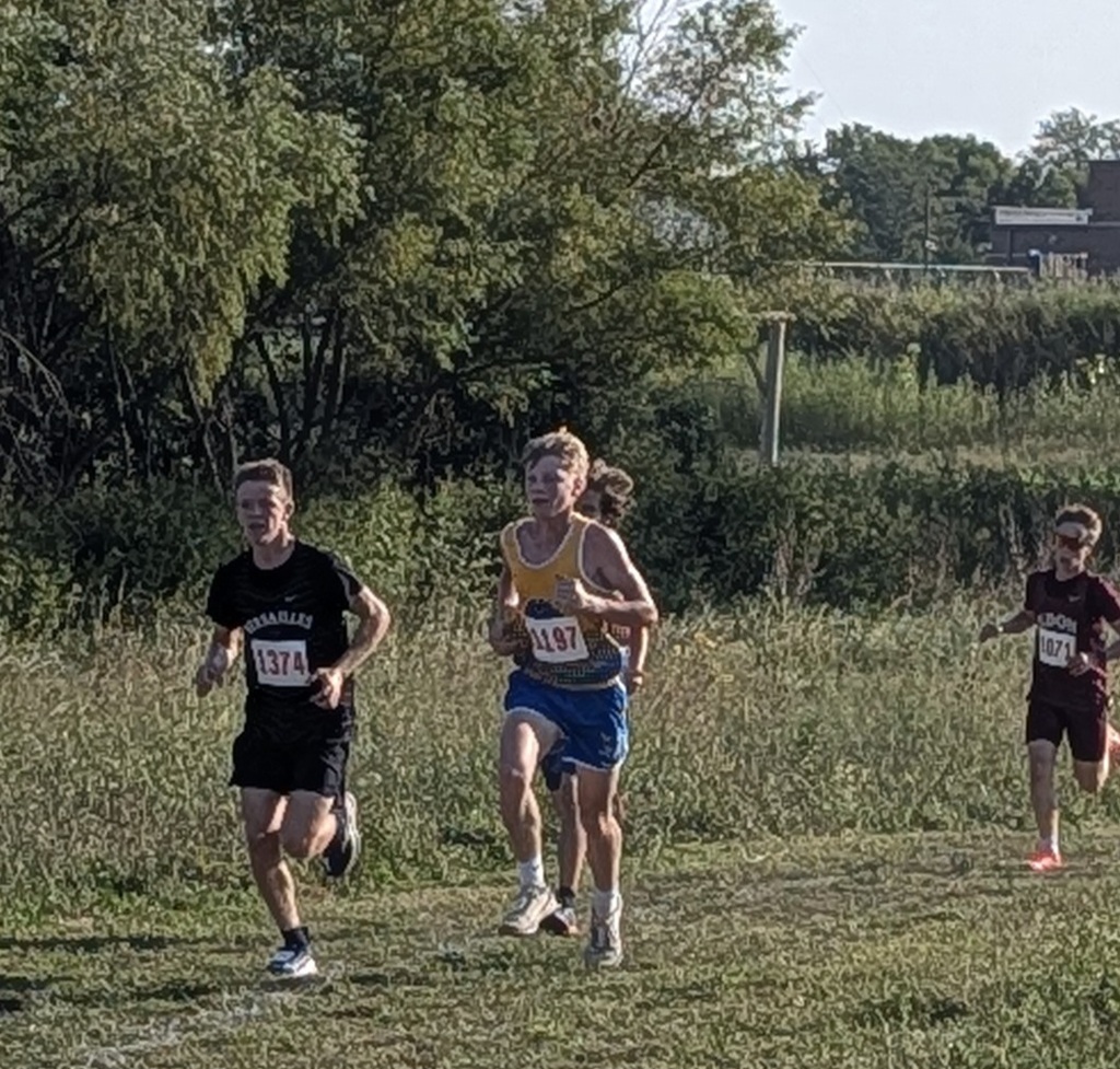 Karsyn opens up his stride to pass some other runners.