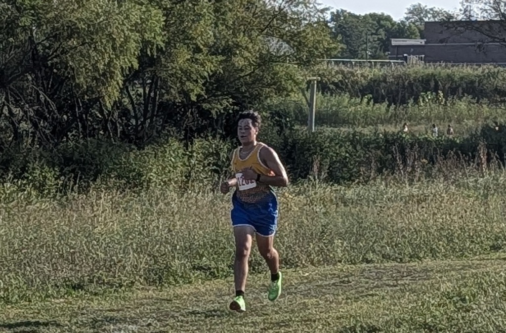 Sebastian makes use of his long stride to keep the pace.