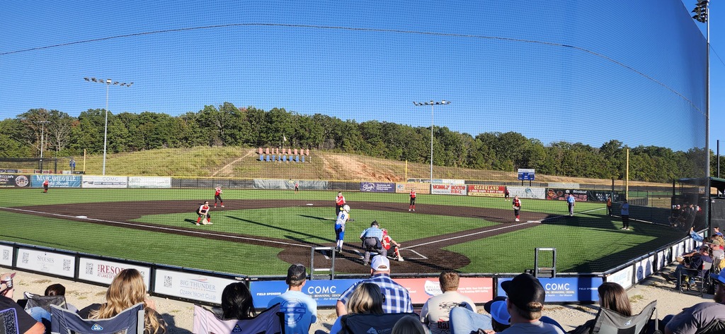 In the bottom of the 1st, the Lady Pirates are batting.