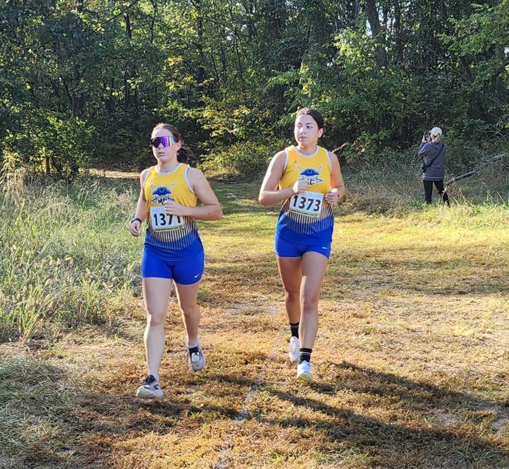 Kaelee and Izzy pushed each other all the way to the finish.