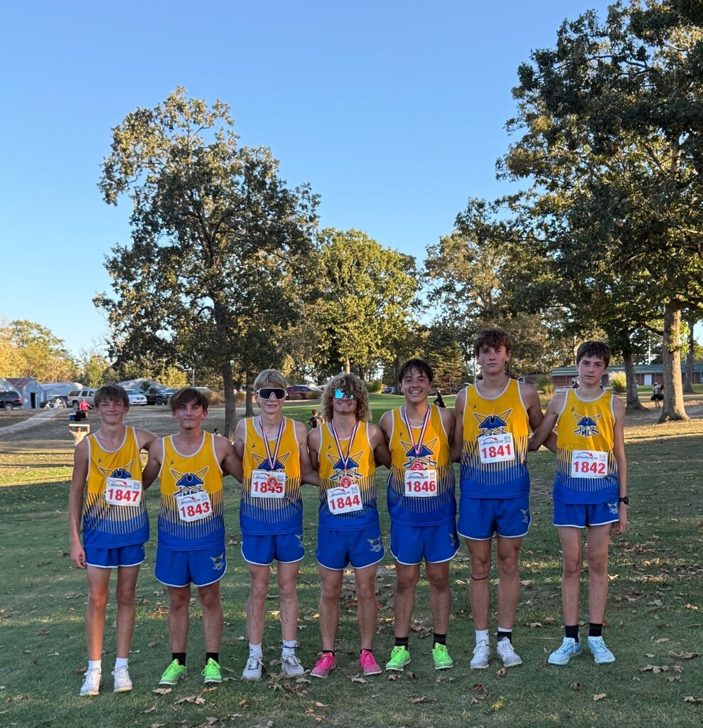 Fisher, Parker, Karsyn, Carter, Sebastian, Mason and Jason all ran well to capture 2nd Place at Dixon. Great job team!