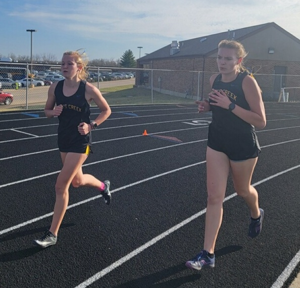 Stella and Bailey in the 400m 