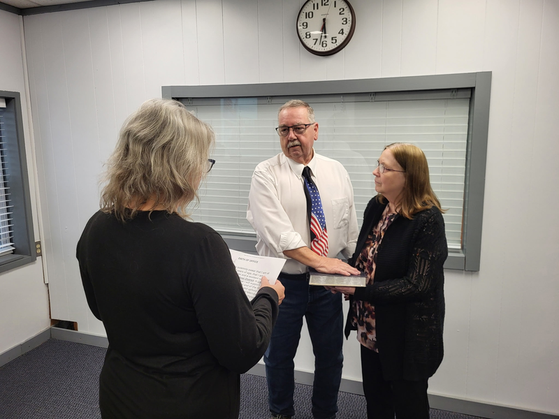 Don recites the Oath of Office 